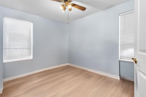 Condo in Sunrise, Florida, 3 bedrooms  № 1800673 - photo 26