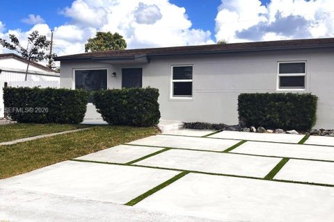 Villa ou maison à louer à Hollywood, Floride: 3 chambres, 97.55 m2 № 2168581 - photo 2