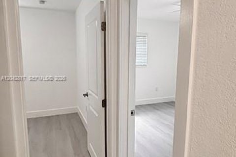 Villa ou maison à louer à Hollywood, Floride: 3 chambres, 97.55 m2 № 2168581 - photo 8