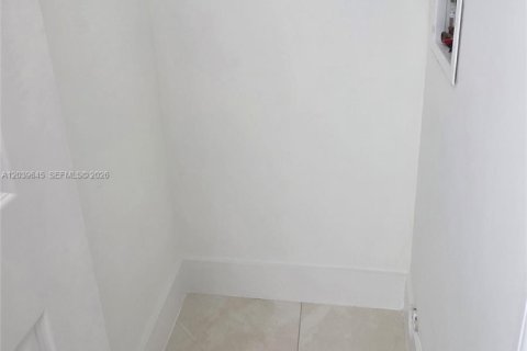 Apartamento en alquiler en Hialeah, Florida, 1 dormitorio, 49.05 m2 № 2086151 - foto 9