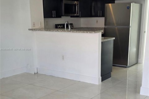 Apartamento en alquiler en Hialeah, Florida, 1 dormitorio, 49.05 m2 № 2086151 - foto 2