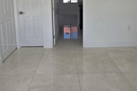 Apartamento en alquiler en Hialeah, Florida, 1 dormitorio, 49.05 m2 № 2086151 - foto 12