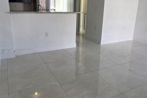 Apartamento en alquiler en Hialeah, Florida, 1 dormitorio, 49.05 m2 № 2086151 - foto 3