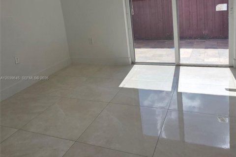 Apartamento en alquiler en Hialeah, Florida, 1 dormitorio, 49.05 m2 № 2086151 - foto 6