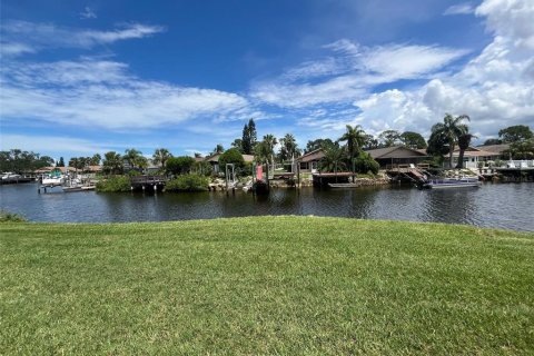 Copropriété à vendre à New Port Richey, Floride: 2 chambres, 99.03 m2 № 1905809 - photo 2