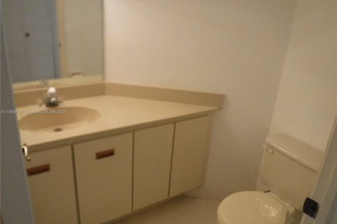 Купить виллу или дом в Майами, Флорида 1 комната, 209.49м2, № 1938997 - фото 18
