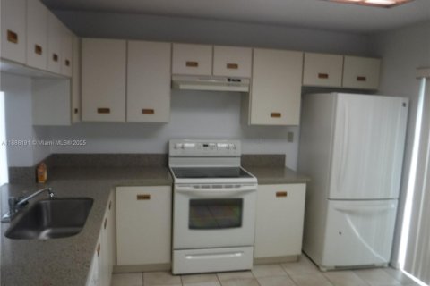 Купить виллу или дом в Майами, Флорида 1 комната, 209.49м2, № 1938997 - фото 14