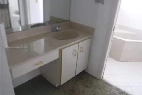 Купить виллу или дом в Майами, Флорида 1 комната, 209.49м2, № 1938997 - фото 29