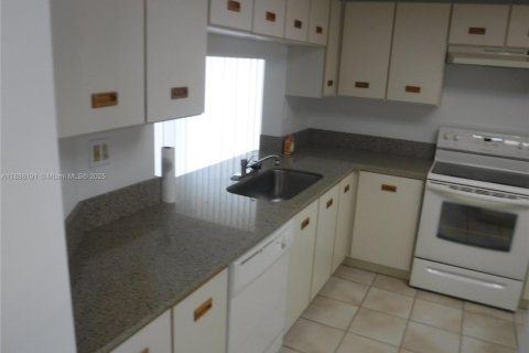 Купить виллу или дом в Майами, Флорида 1 комната, 209.49м2, № 1938997 - фото 15