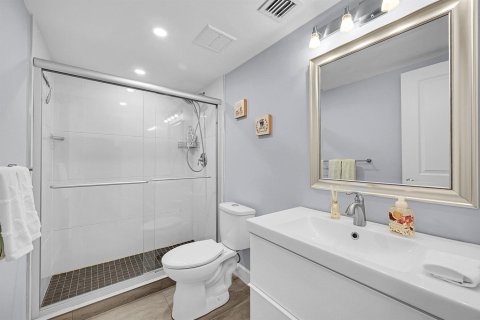 Condo in Palm Beach Gardens, Florida, 2 bedrooms  № 2247840 - photo 7