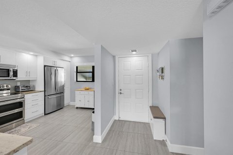 Condo in Palm Beach Gardens, Florida, 2 bedrooms  № 2247840 - photo 17