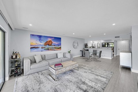 Condo in Palm Beach Gardens, Florida, 2 bedrooms  № 2247840 - photo 27