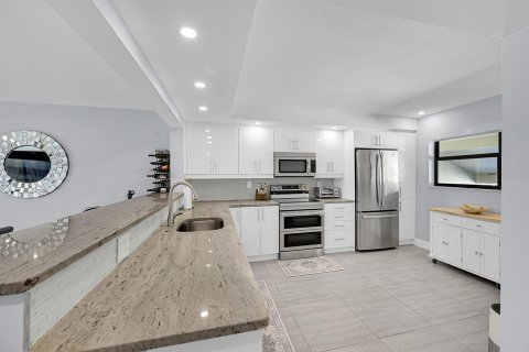 Condo in Palm Beach Gardens, Florida, 2 bedrooms  № 2247840 - photo 19