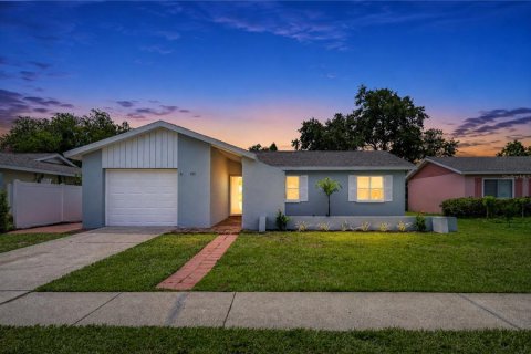 House in Largo, Florida 3 bedrooms, 130.62 sq.m. № 2322988