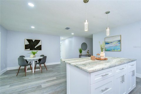 House in Largo, Florida 3 bedrooms, 130.62 sq.m. № 2322988 - photo 26