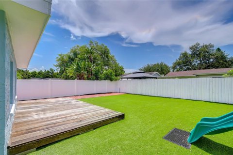 House in Largo, Florida 3 bedrooms, 130.62 sq.m. № 2322988 - photo 13
