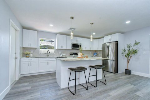 House in Largo, Florida 3 bedrooms, 130.62 sq.m. № 2322988 - photo 23