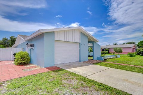 House in Largo, Florida 3 bedrooms, 130.62 sq.m. № 2322988 - photo 6