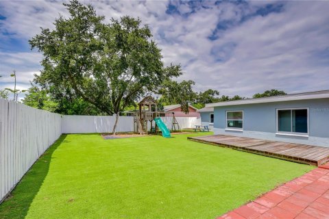 House in Largo, Florida 3 bedrooms, 130.62 sq.m. № 2322988 - photo 18