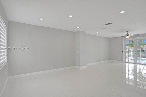 Casa en venta en Weston, Florida, 5 dormitorios, 248.23 m2 № 2071085 - foto 27