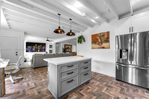 House in Miami Springs, Florida 2 bedrooms № 2043213 - photo 13