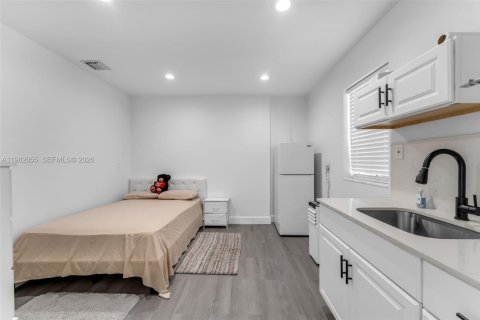 House in Miami Springs, Florida 2 bedrooms № 2043213 - photo 15