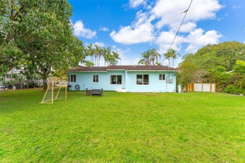 House in Miami Springs, Florida 2 bedrooms № 2043213 - photo 27