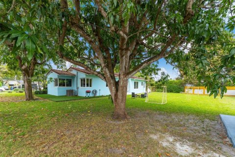 House in Miami Springs, Florida 2 bedrooms № 2043213 - photo 29