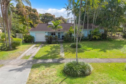 House in Miami Springs, Florida 2 bedrooms № 2043213 - photo 2