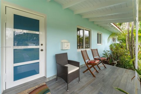 House in Miami Springs, Florida 2 bedrooms № 2043213 - photo 5