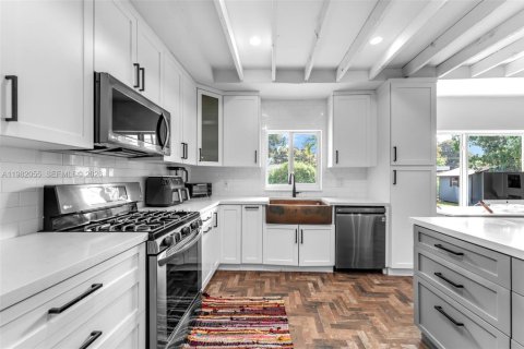 House in Miami Springs, Florida 2 bedrooms № 2043213 - photo 11