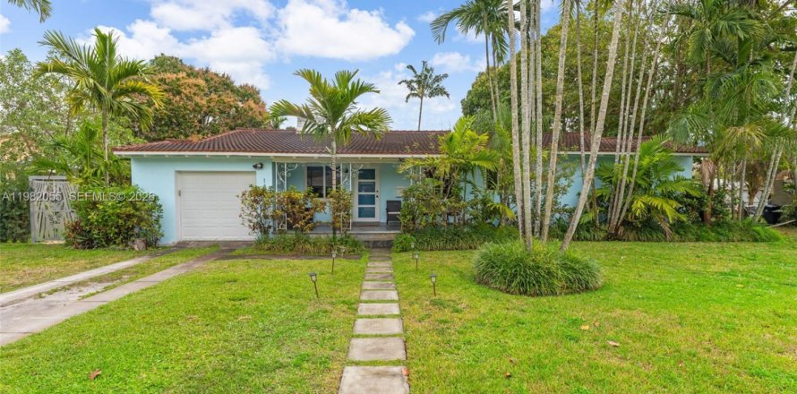 House in Miami Springs, Florida 2 bedrooms № 2043213