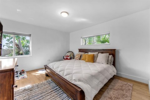 House in Miami Springs, Florida 2 bedrooms № 2043213 - photo 20