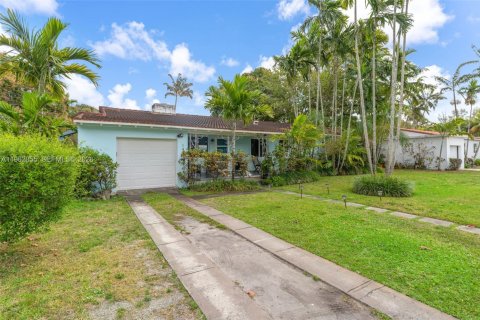 House in Miami Springs, Florida 2 bedrooms № 2043213 - photo 4