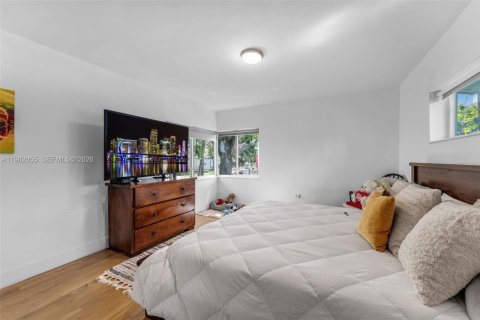 House in Miami Springs, Florida 2 bedrooms № 2043213 - photo 23