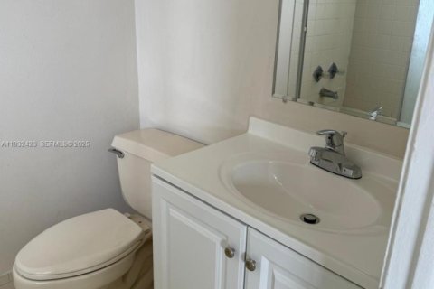 Copropriété à louer à Hialeah, Floride: 2 chambres, 75.44 m2 № 1990708 - photo 11