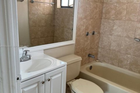 Copropriété à louer à Hialeah, Floride: 2 chambres, 75.44 m2 № 1990708 - photo 15