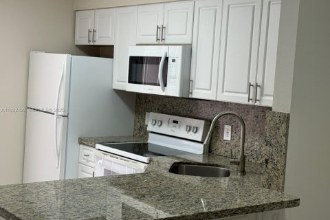 Copropriété à louer à Hialeah, Floride: 2 chambres, 75.44 m2 № 1990708 - photo 8