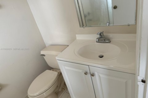 Copropriété à louer à Hialeah, Floride: 2 chambres, 75.44 m2 № 1990708 - photo 13