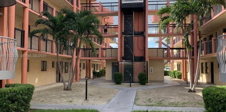 Condo à Hialeah, Floride, 2 chambres  № 1990708