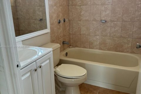 Copropriété à louer à Hialeah, Floride: 2 chambres, 75.44 m2 № 1990708 - photo 12