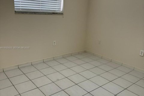 Copropriété à louer à Hialeah, Floride: 2 chambres, 75.44 m2 № 1990708 - photo 14