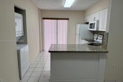 Copropriété à louer à Hialeah, Floride: 2 chambres, 75.44 m2 № 1990708 - photo 3