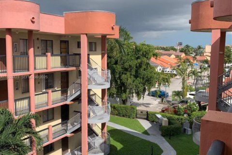 Copropriété à louer à Hialeah, Floride: 2 chambres, 75.44 m2 № 1990708 - photo 2