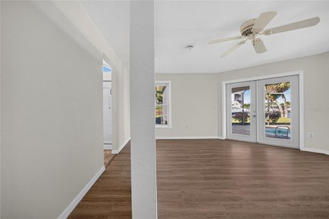 Villa ou maison à vendre à Punta Gorda, Floride: 3 chambres, 276.85 m2 № 2437404 - photo 28