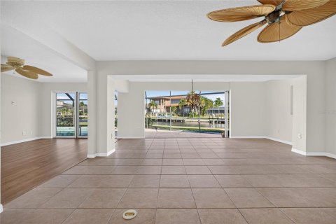 Villa ou maison à vendre à Punta Gorda, Floride: 3 chambres, 276.85 m2 № 2437404 - photo 21