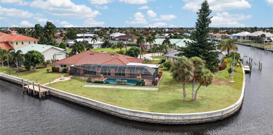 Villa ou maison à Punta Gorda, Floride 3 chambres, 276.85 m2 № 2437404