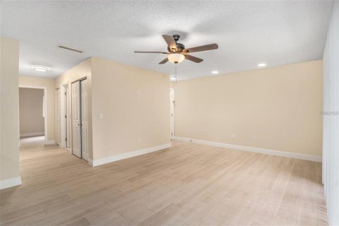 Condominio en alquiler en Tampa, Florida, 3 dormitorios, 93.37 m2 № 1918509 - foto 2