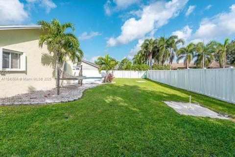 House in Sunrise, Florida 3 bedrooms, 160.16 sq.m. № 1836811 - photo 7