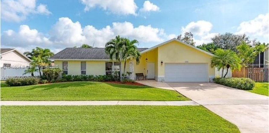 House in Sunrise, Florida 3 bedrooms, 160.16 sq.m. № 1836811
